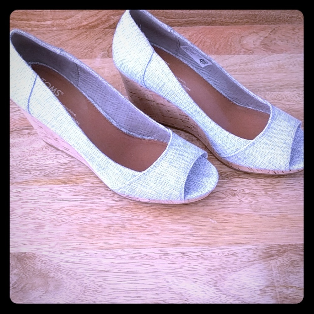 Tom's Stella 8.5 peep toe wedge grey